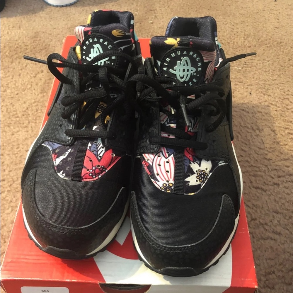 Black floral Huarache